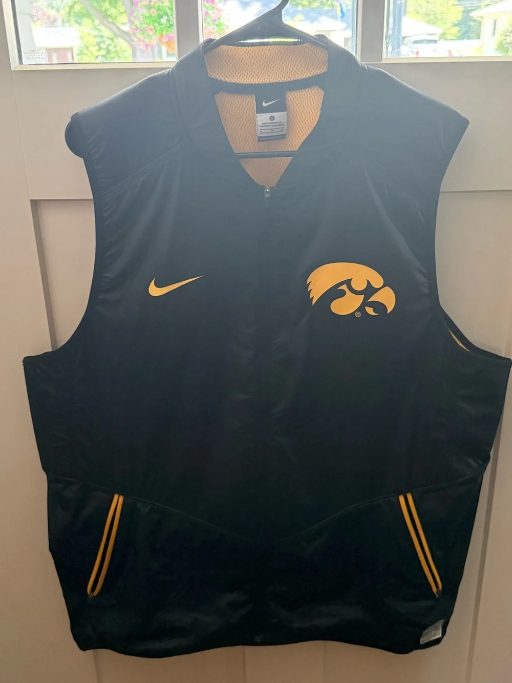Men’s Nike Iowa Hawkeyes light weight vest
